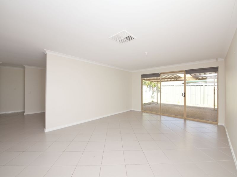 11 Ardross Street, Seville Grove WA 6112