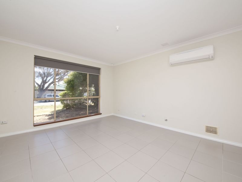 11 Ardross Street, Seville Grove WA 6112