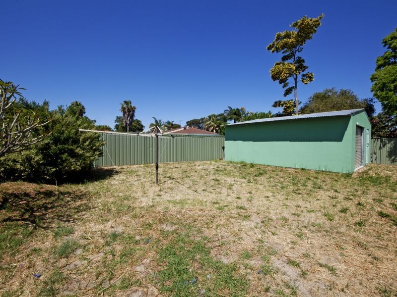 11 Ardross Street, Seville Grove WA 6112