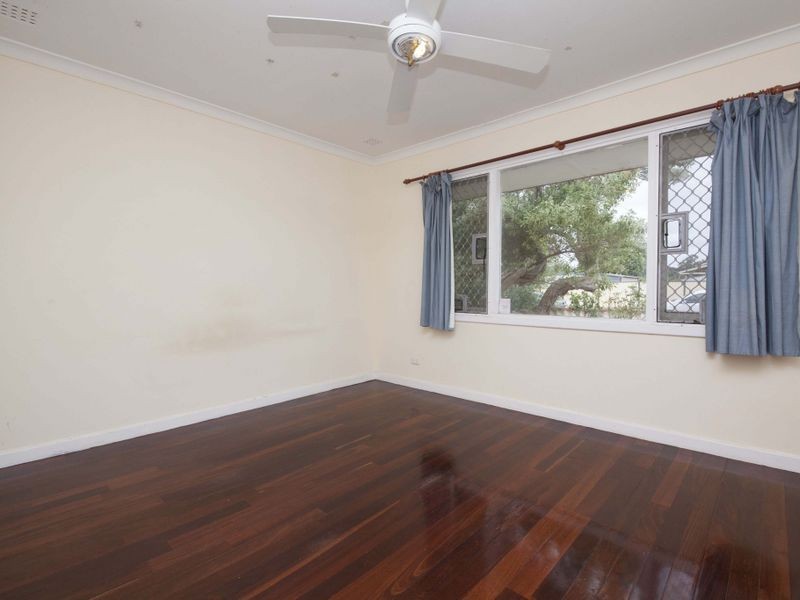 26 Ravenscroft Way, Kelmscott WA 6111