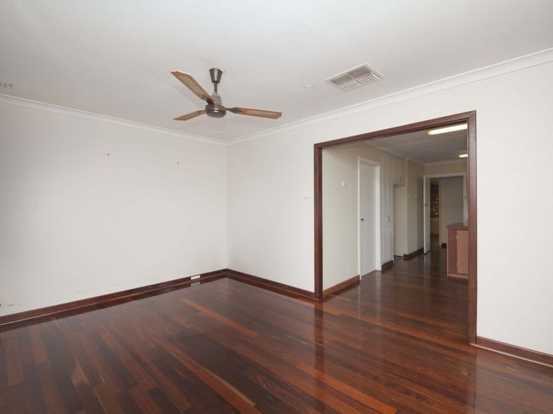 26 Ravenscroft Way, Kelmscott WA 6111