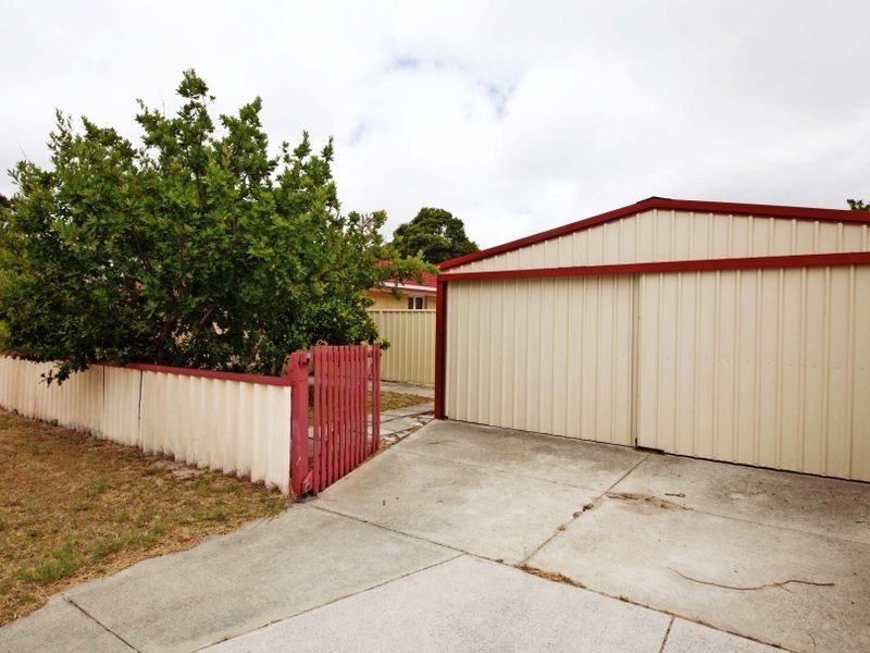 26 Ravenscroft Way, Kelmscott WA 6111