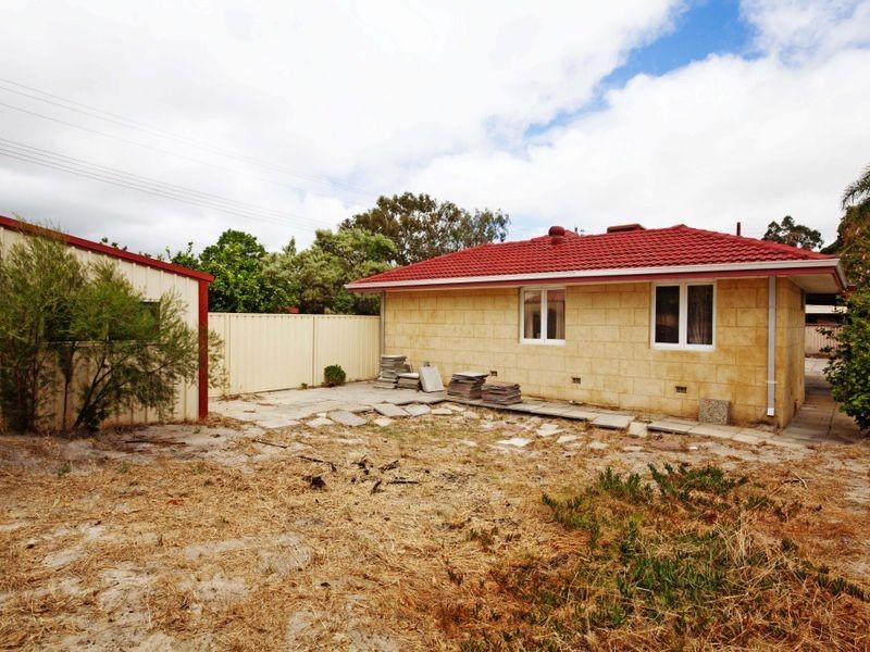 26 Ravenscroft Way, Kelmscott WA 6111