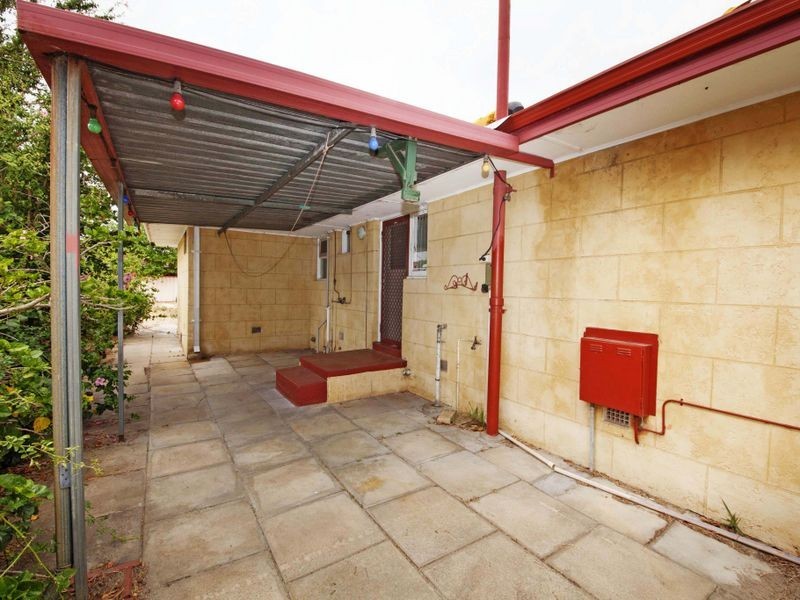 26 Ravenscroft Way, Kelmscott WA 6111