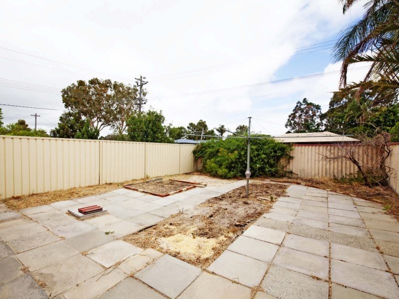 26 Ravenscroft Way, Kelmscott WA 6111