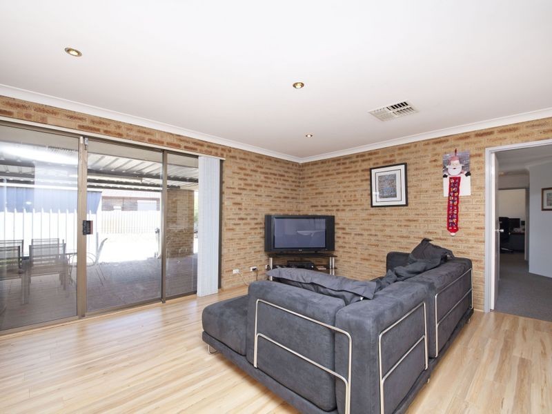 12 Malu Court, Camillo WA 6111