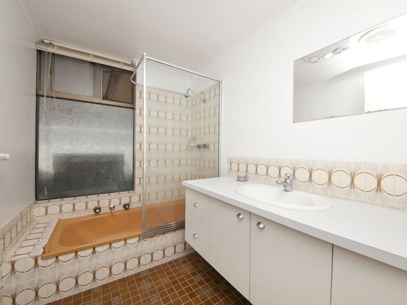 12 Malu Court, Camillo WA 6111