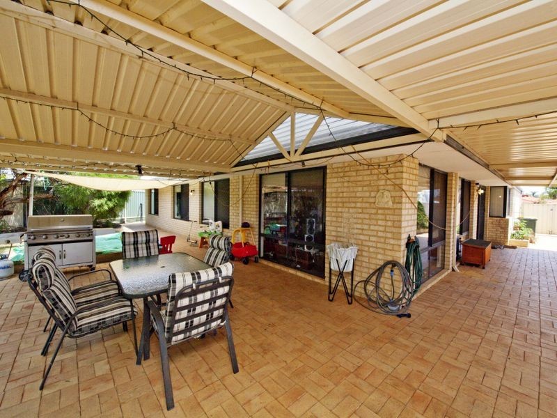 16 Crowlin Gardens, Seville Grove WA 6112