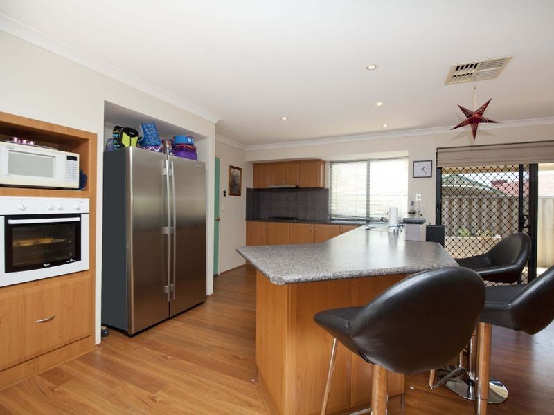 16 Crowlin Gardens, Seville Grove WA 6112