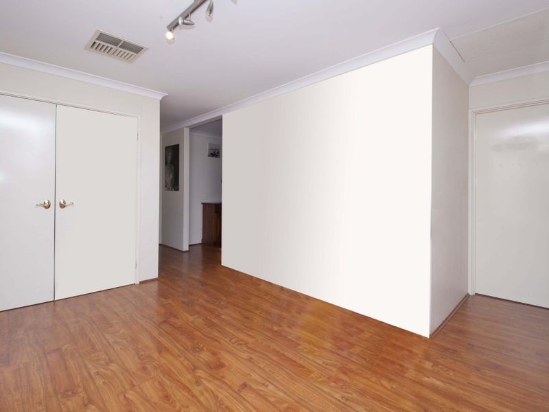 16 Crowlin Gardens, Seville Grove WA 6112