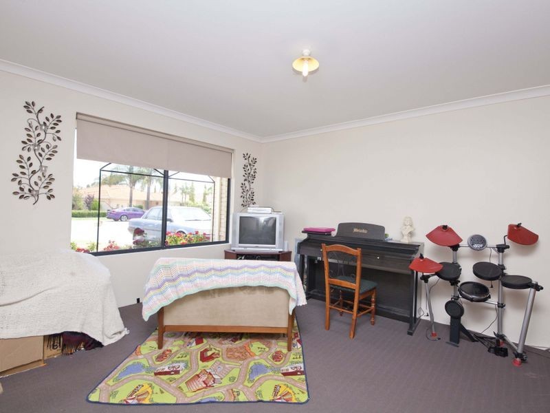 16 Crowlin Gardens, Seville Grove WA 6112