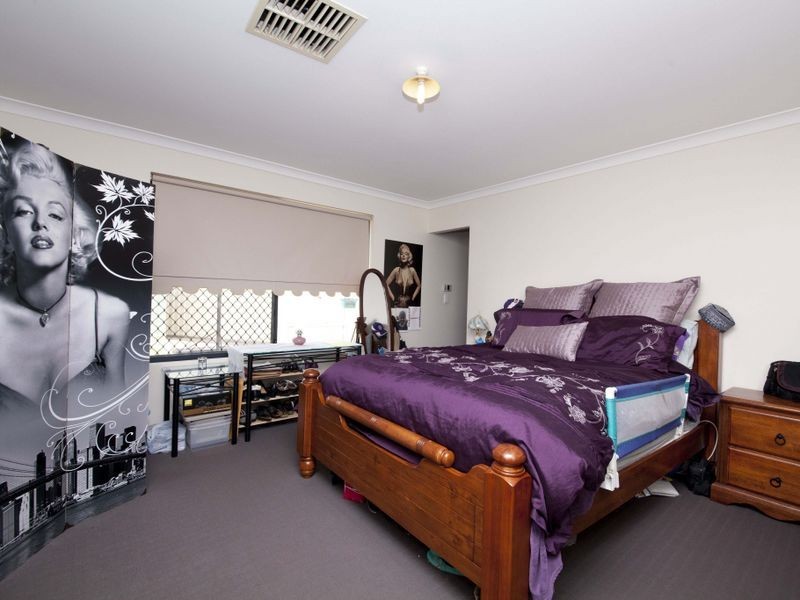 16 Crowlin Gardens, Seville Grove WA 6112