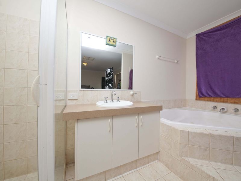 16 Crowlin Gardens, Seville Grove WA 6112