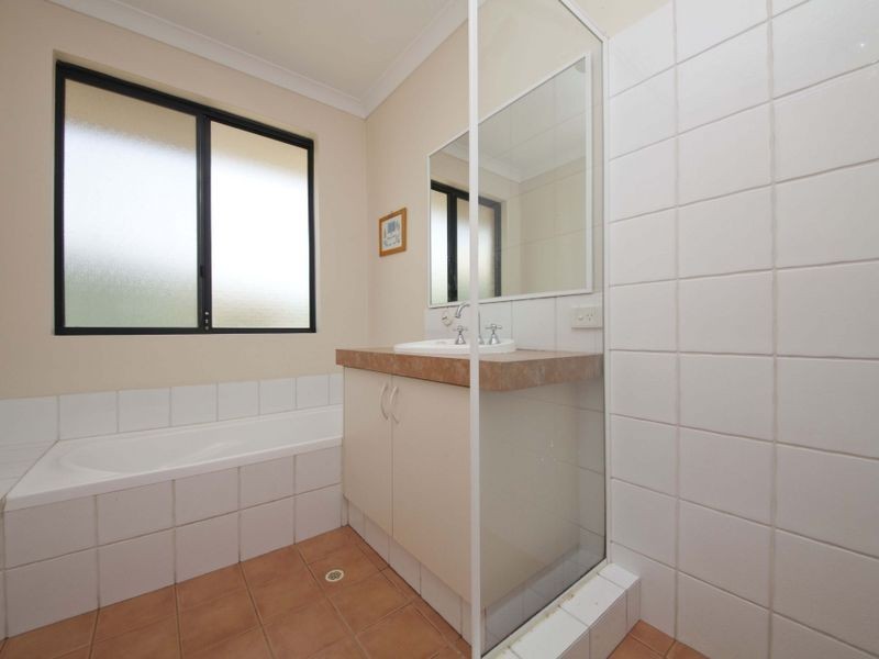 16 Crowlin Gardens, Seville Grove WA 6112