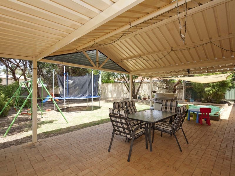 16 Crowlin Gardens, Seville Grove WA 6112