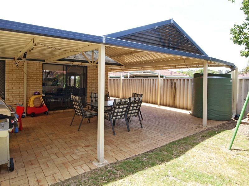 16 Crowlin Gardens, Seville Grove WA 6112