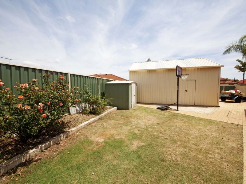 16 Crowlin Gardens, Seville Grove WA 6112