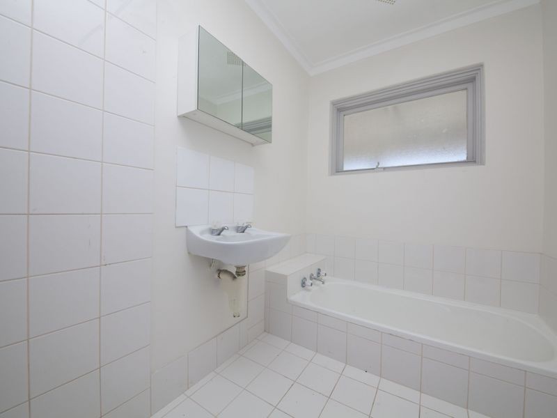 5 Kari Court, Camillo WA 6111