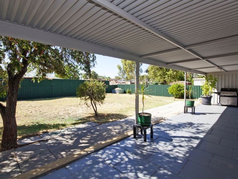 5 Kari Court, Camillo WA 6111