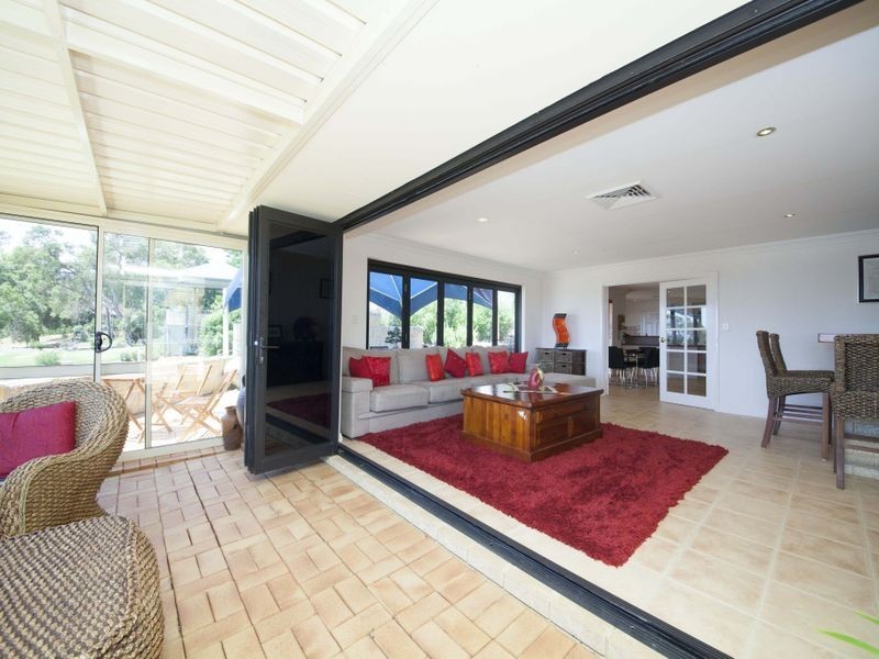 8 Rise Court, Mount Richon WA 6112