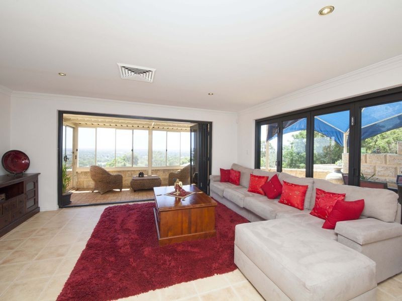 8 Rise Court, Mount Richon WA 6112