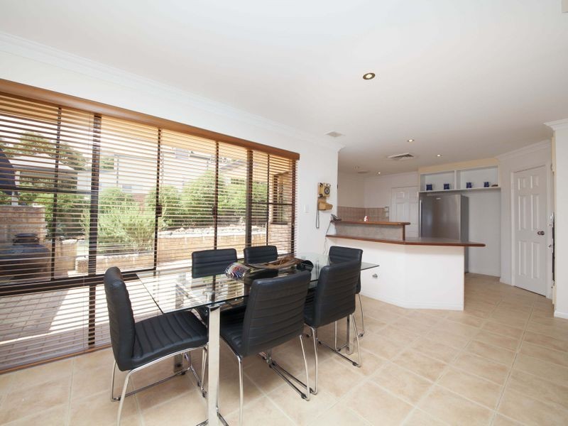 8 Rise Court, Mount Richon WA 6112