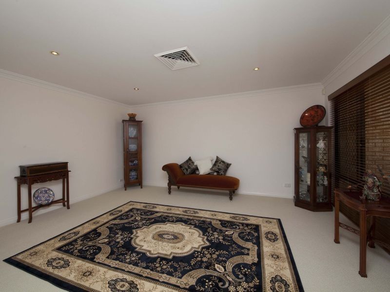 8 Rise Court, Mount Richon WA 6112