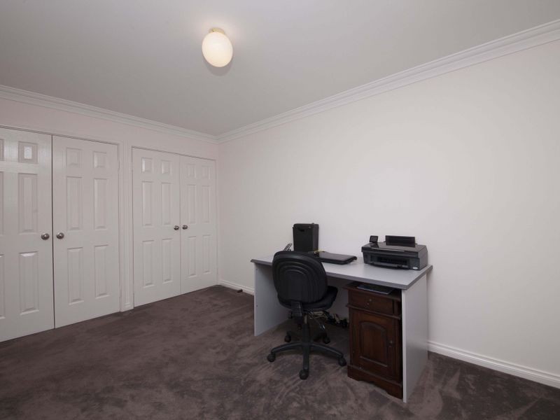 8 Rise Court, Mount Richon WA 6112