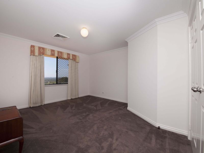 8 Rise Court, Mount Richon WA 6112