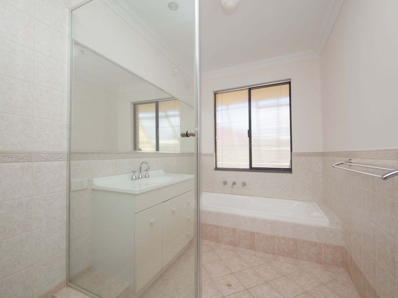 8 Rise Court, Mount Richon WA 6112