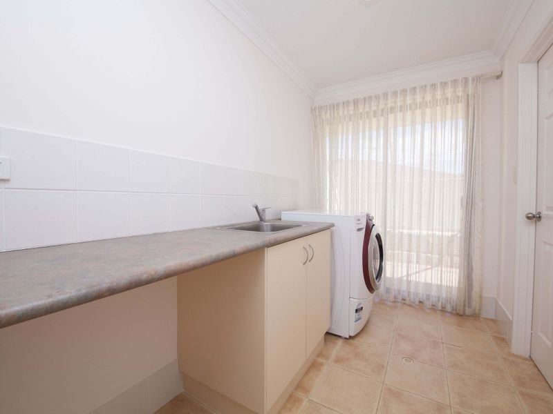 8 Rise Court, Mount Richon WA 6112