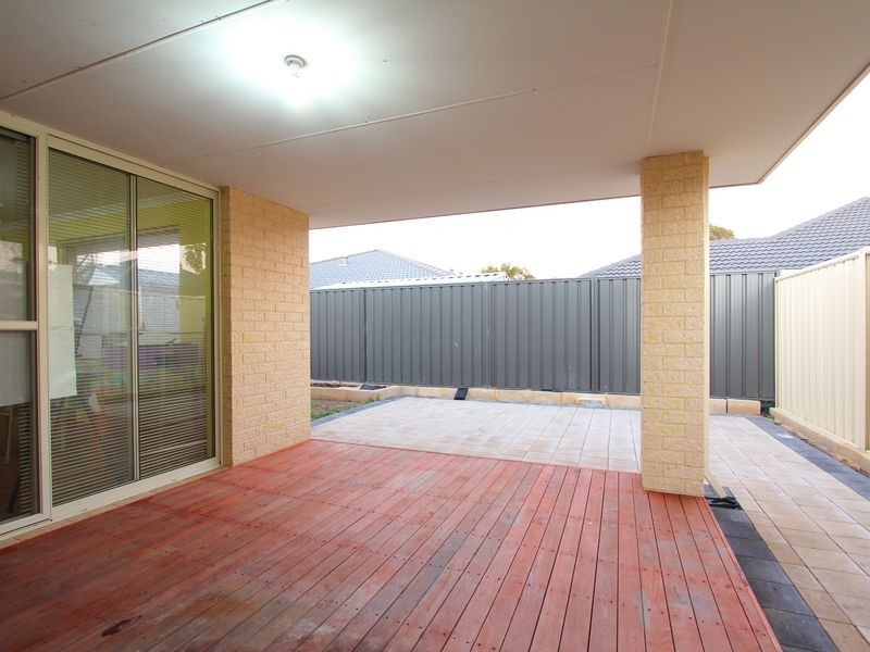 20 Rosemary Street, Wattle Grove WA 6107