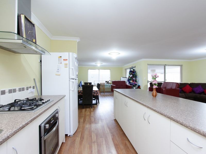 20 Rosemary Street, Wattle Grove WA 6107