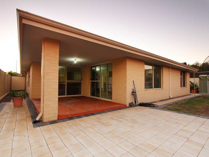 20 Rosemary Street, Wattle Grove WA 6107