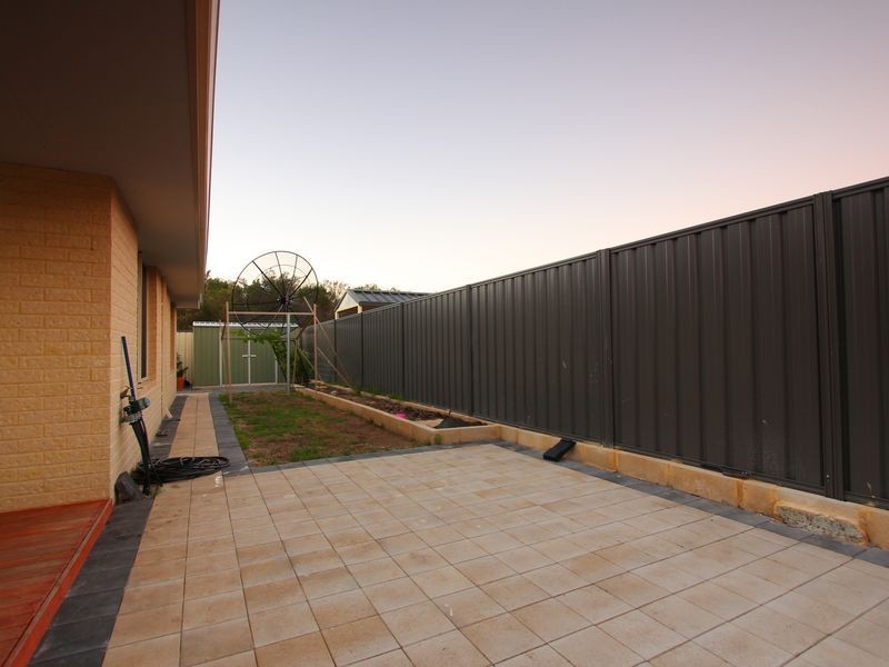 20 Rosemary Street, Wattle Grove WA 6107