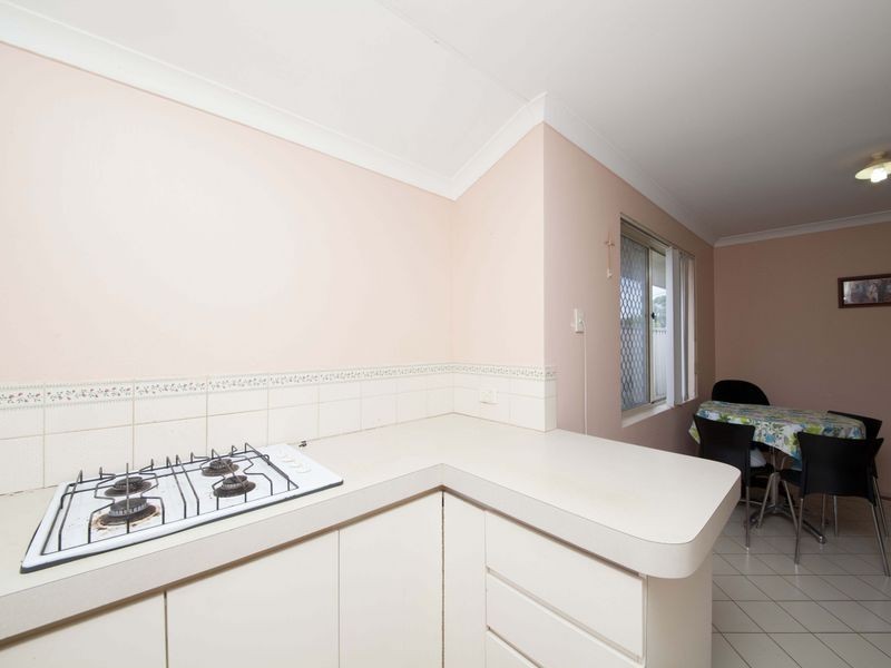 2/11 Wellington Street, Queens Park WA 6107