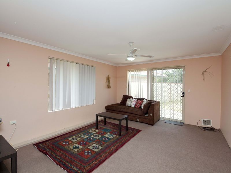 2/11 Wellington Street, Queens Park WA 6107