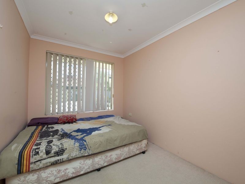 2/11 Wellington Street, Queens Park WA 6107