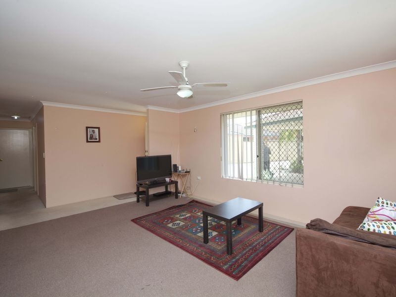 2/11 Wellington Street, Queens Park WA 6107