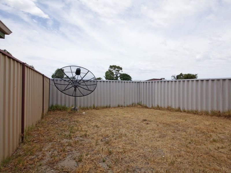 2/11 Wellington Street, Queens Park WA 6107