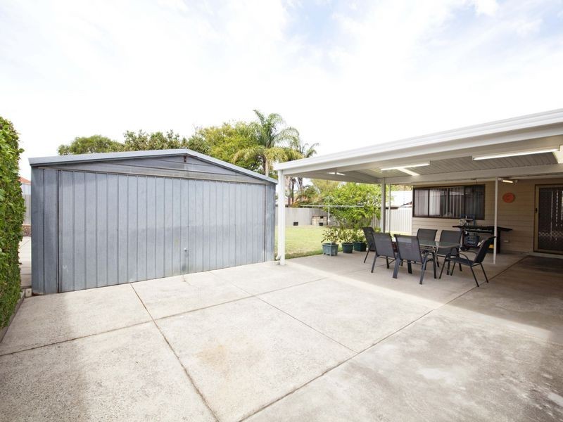 14 Hakea Road, Camillo WA 6111