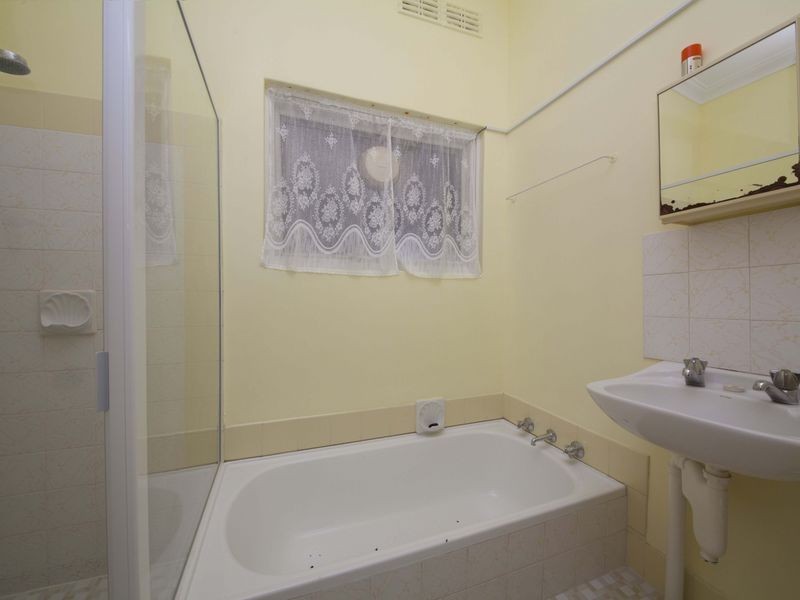 14 Hakea Road, Camillo WA 6111