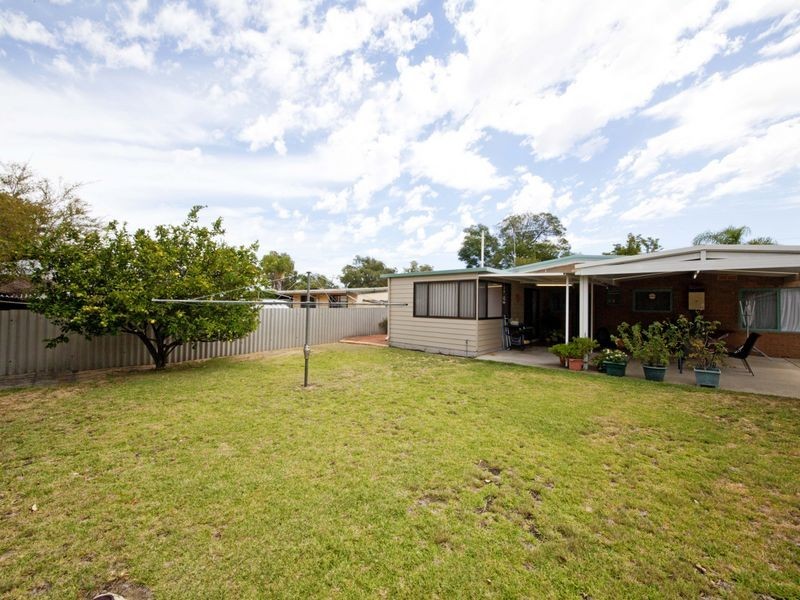 14 Hakea Road, Camillo WA 6111