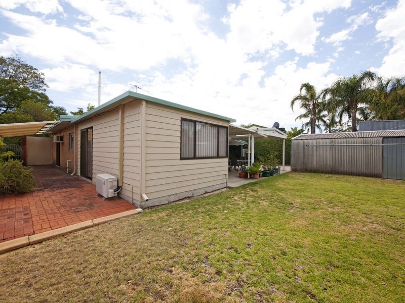 14 Hakea Road, Camillo WA 6111