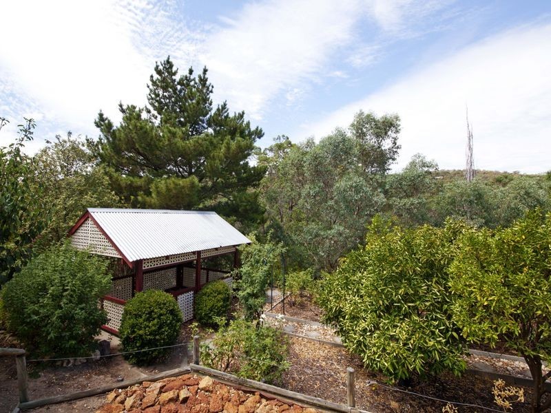 64 Amethyst Crescent, Mount Richon WA 6112