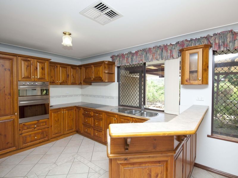 64 Amethyst Crescent, Mount Richon WA 6112