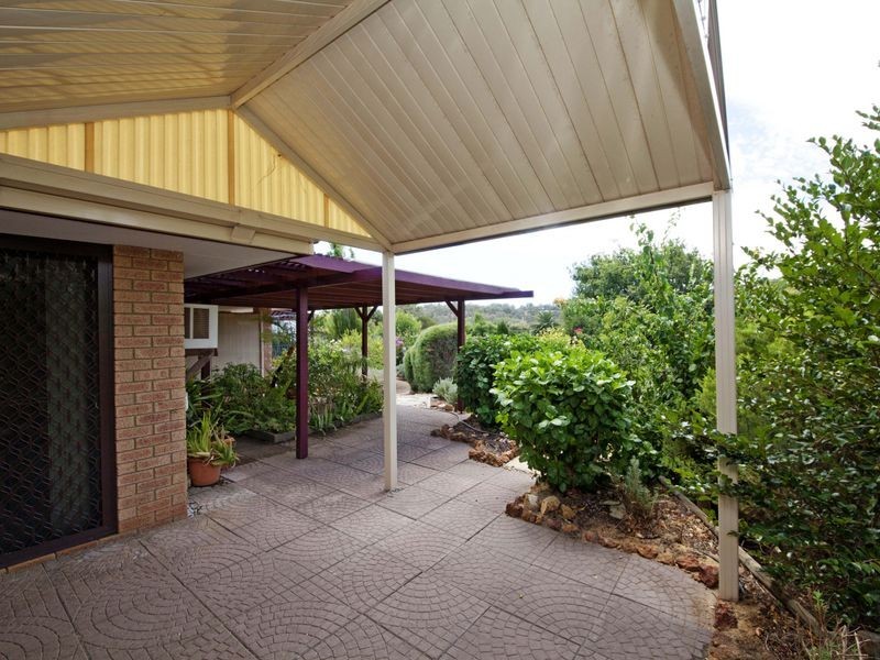 64 Amethyst Crescent, Mount Richon WA 6112