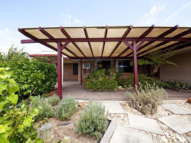 64 Amethyst Crescent, Mount Richon WA 6112