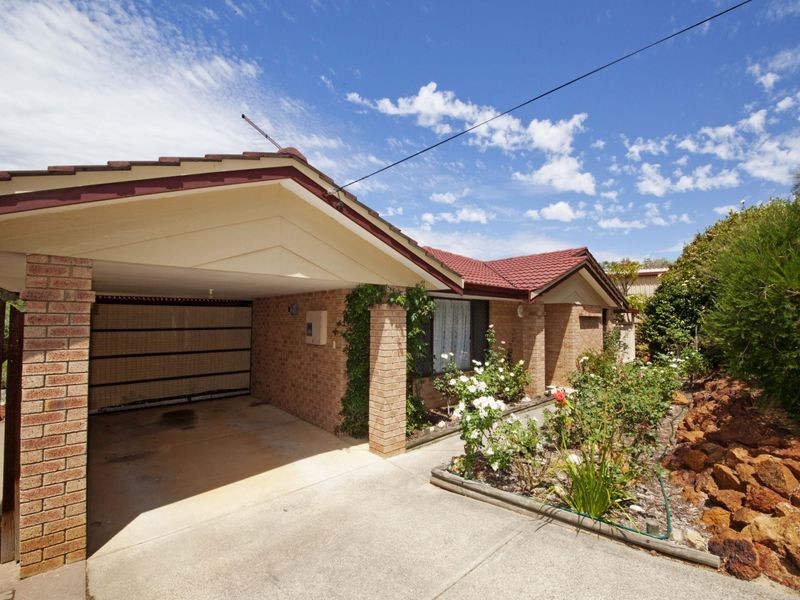 64 Amethyst Crescent, Mount Richon WA 6112