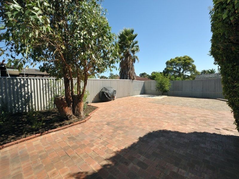 23 Tamarind Crescent, Kelmscott WA 6111